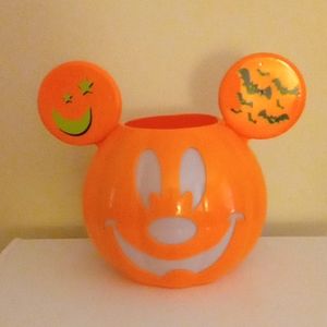 RETIRED 2020 Disney Store Mickey Mouse Halloween pumpkin w/glow features